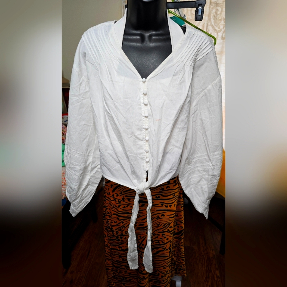 Vince Camuto,  white button down crop blouse,  sz M